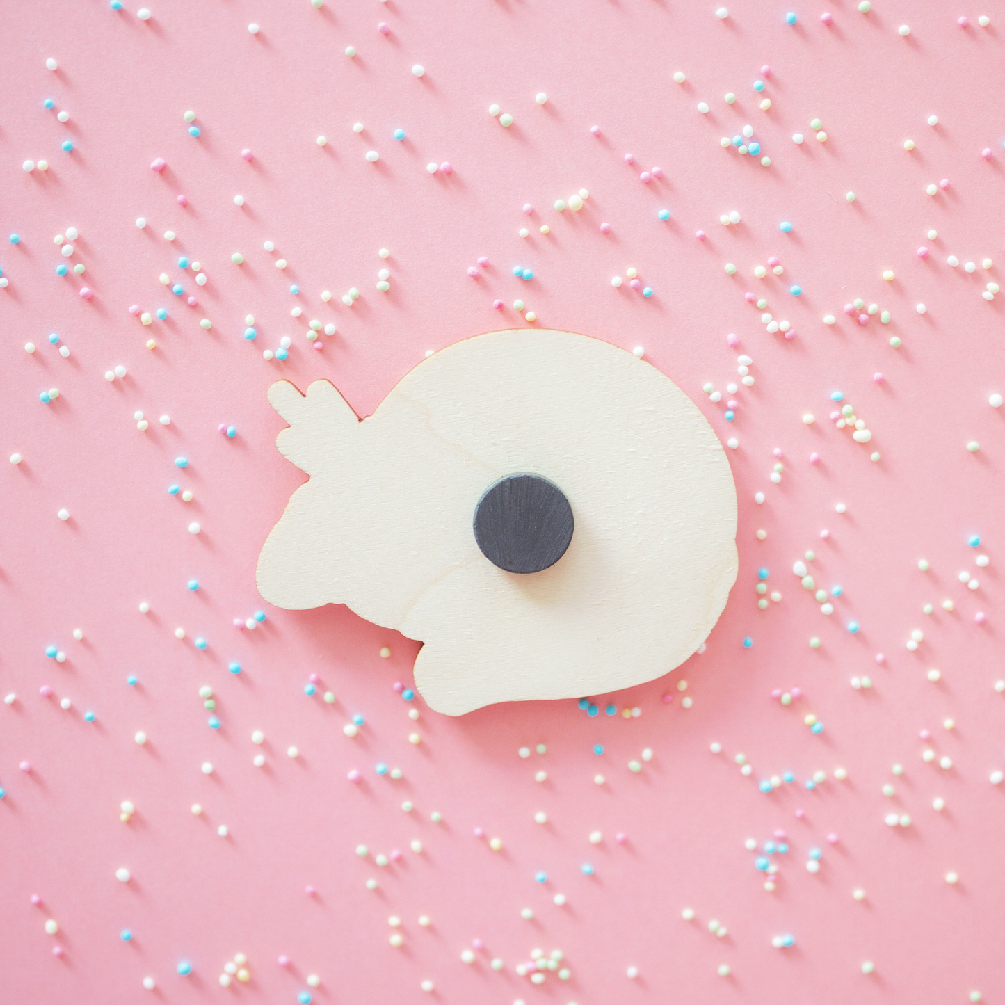 Kissa kerällä | Puinen magneetti