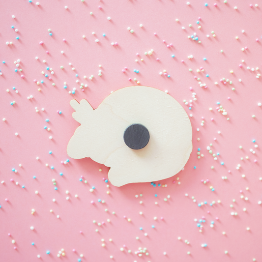 Kissa kerällä | Puinen magneetti