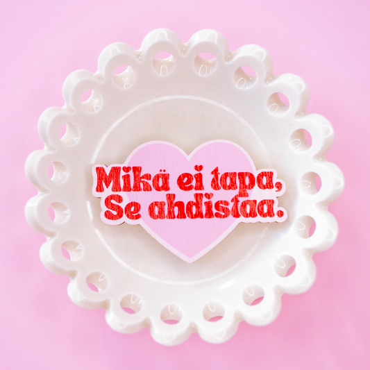 Mikä ei tapa, se ahdistaa | Puinen magneetti